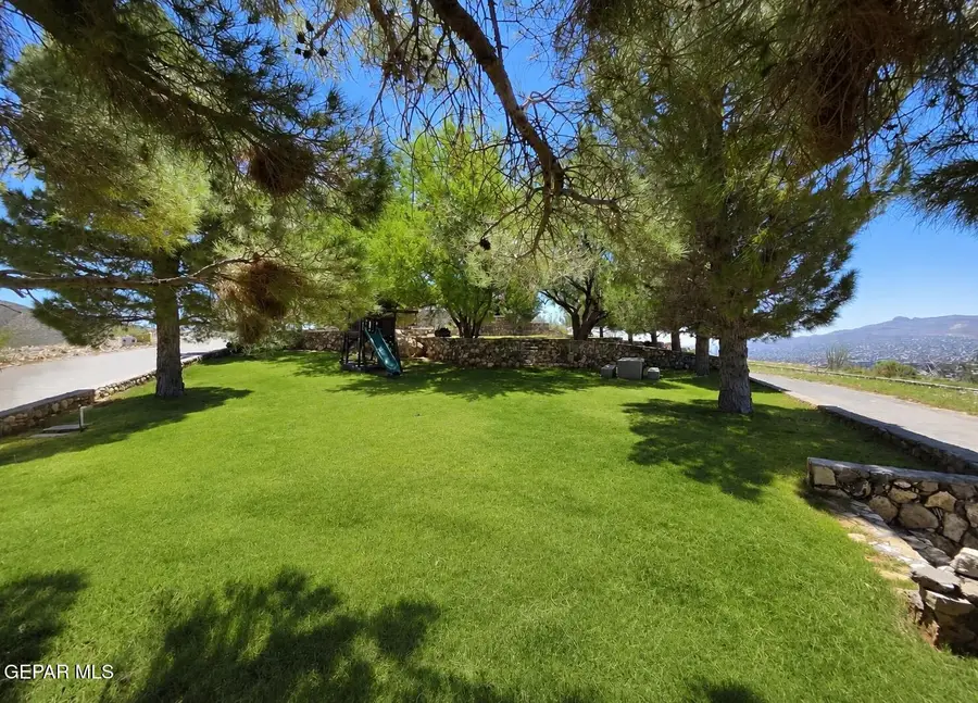 8 Sierra Crest Drive, El Paso, TX 79902 - #3