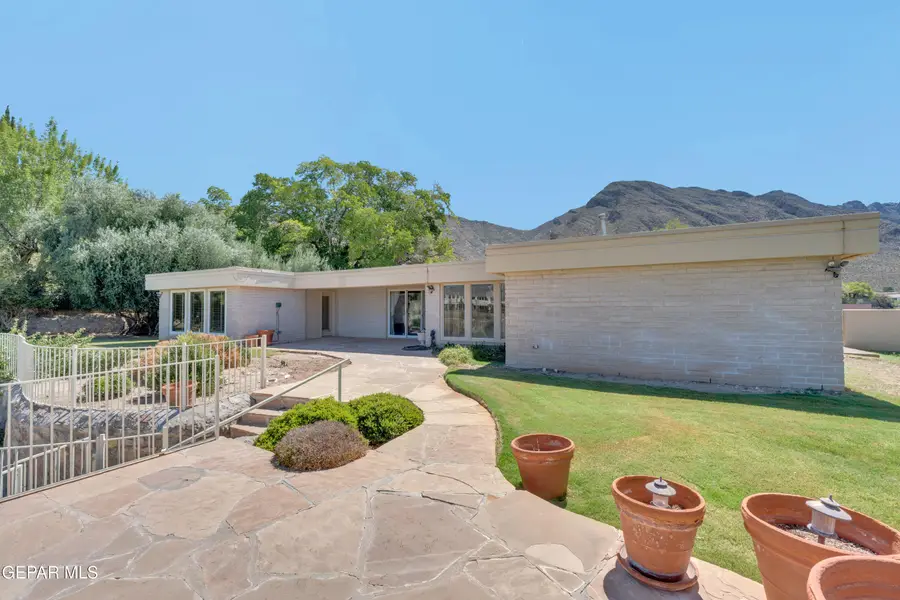 913 Thunderbird Drive, El Paso, TX 79912 - #2
