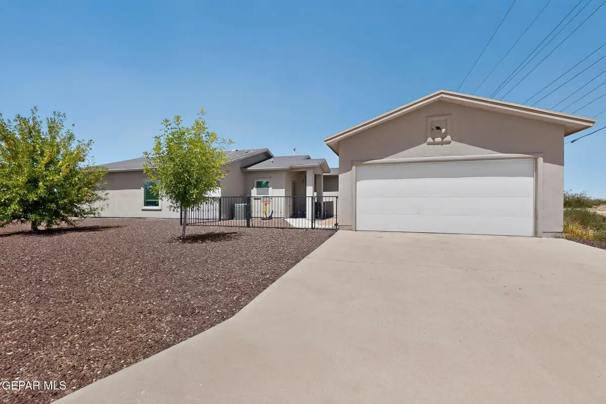 204 Dora Baltea Place Place, Horizon City, TX 79928 - #1