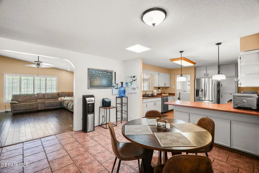 3405 Moonlight Avenue, El Paso, TX 79904 - #3