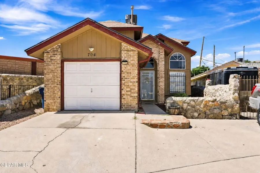 704 Medina Street, El Paso, TX 79905 - #2