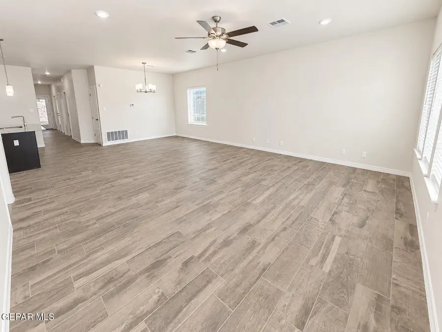 987 Barbara Avenue, Socorro, TX 79927 - #3
