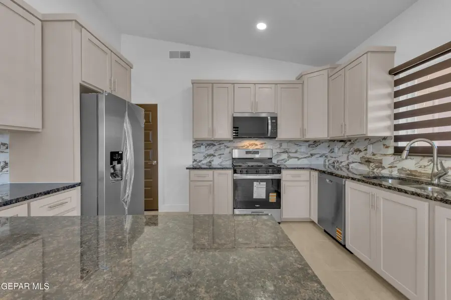 661 Oak Ridge Court, Fabens, TX 79838 - #3
