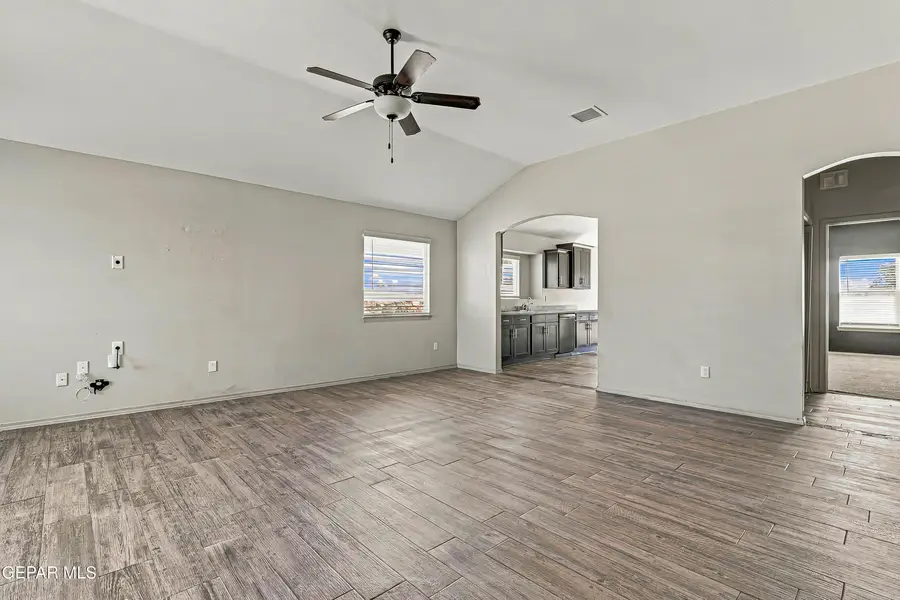 11056 Gem Valley Road, Socorro, TX 79927 - #2