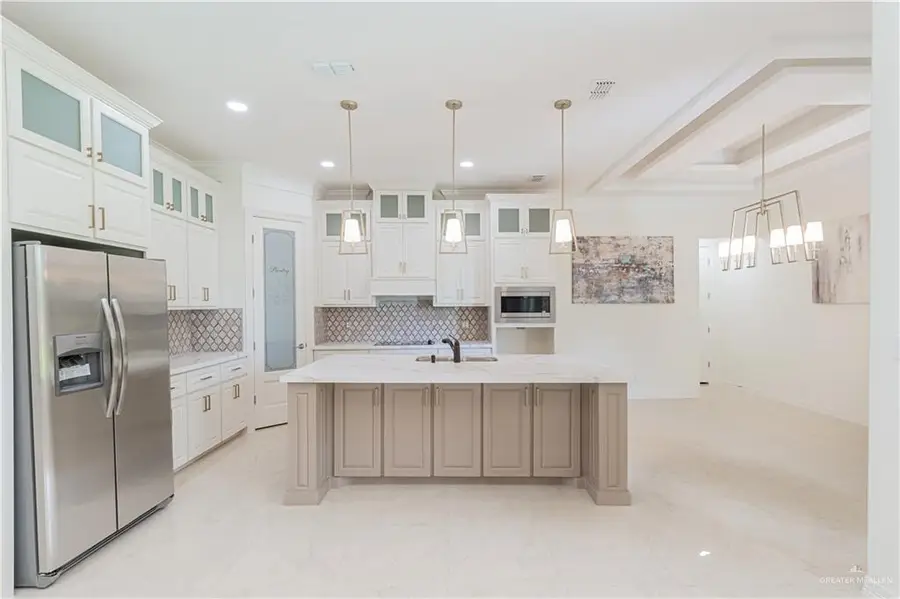 706 Glenwood Avenue, Mission, TX 78572 - #3