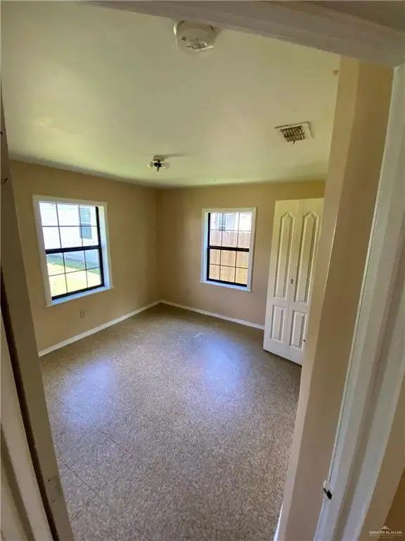 151 N Georgia Avenue, Mercedes, TX 78570 - Image #3