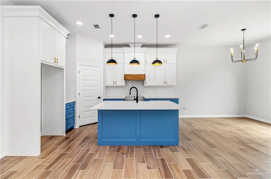 608 N Kika De La Garza Boulevard, La Joya, TX 78560 - Image #3