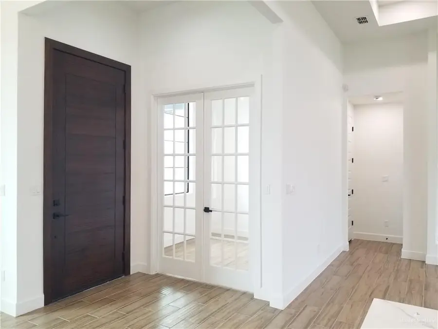 1717 Diplomat Drive, Edinburg, TX 78542 - Image #3