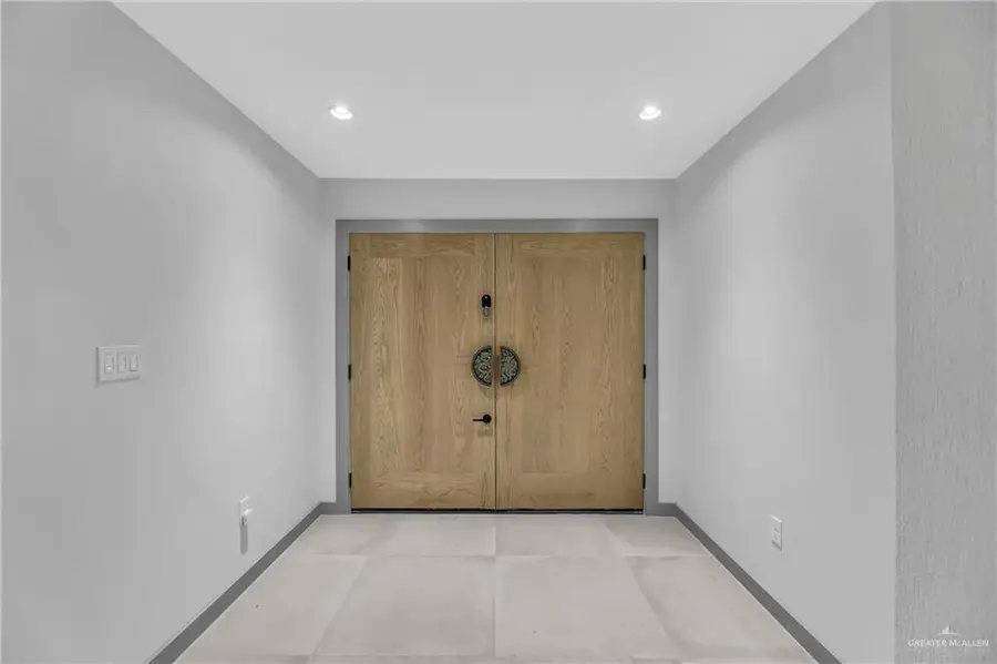 2600 W Chesterfield Avenue, Edinburg, TX 78539 - #2