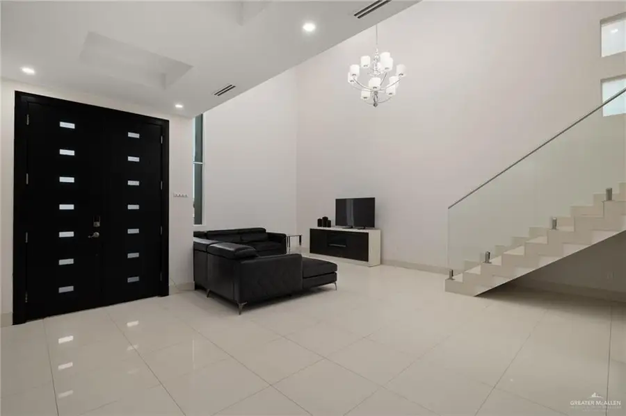 801 E Azucar Avenue, Pharr, TX 78577 - Image #2