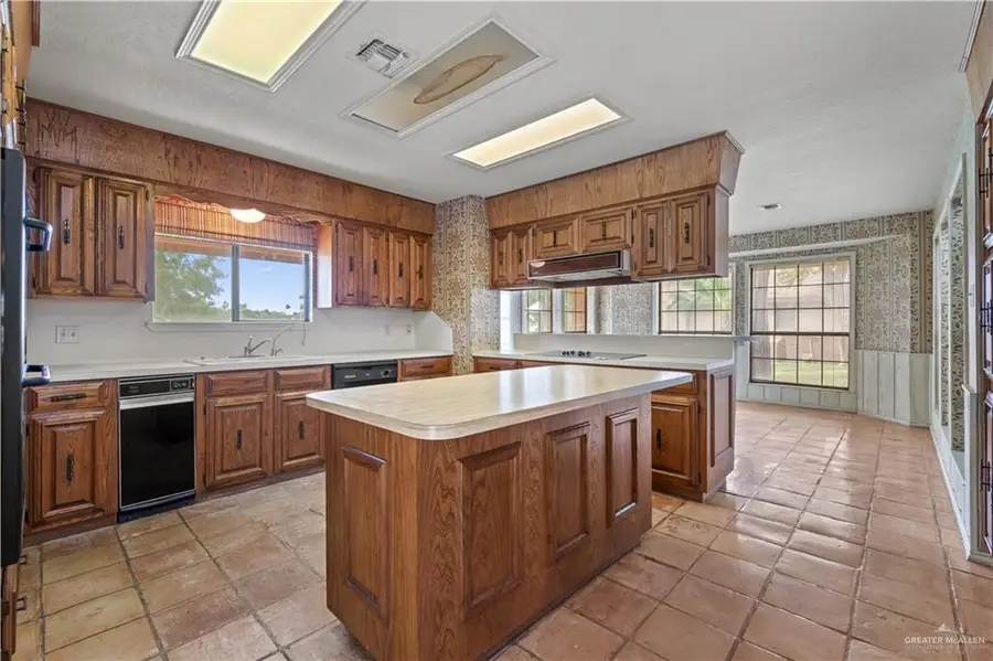 1811 Lion Lake Drive S, Progreso Lakes, TX 78596 - Image #3