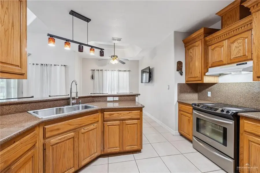 34372 Resaca Vista Drive, Los Fresnos, TX 78566 - Image #2