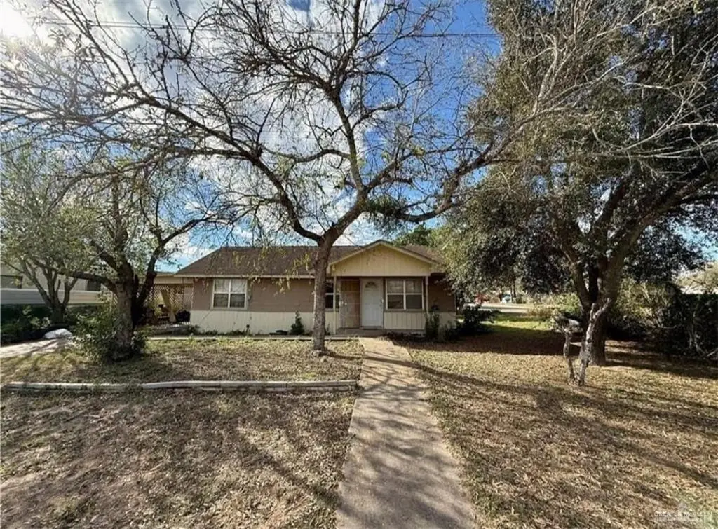 711 Marcos Hinojosa Avenue, Hebbronville, TX 78361 - Image #1