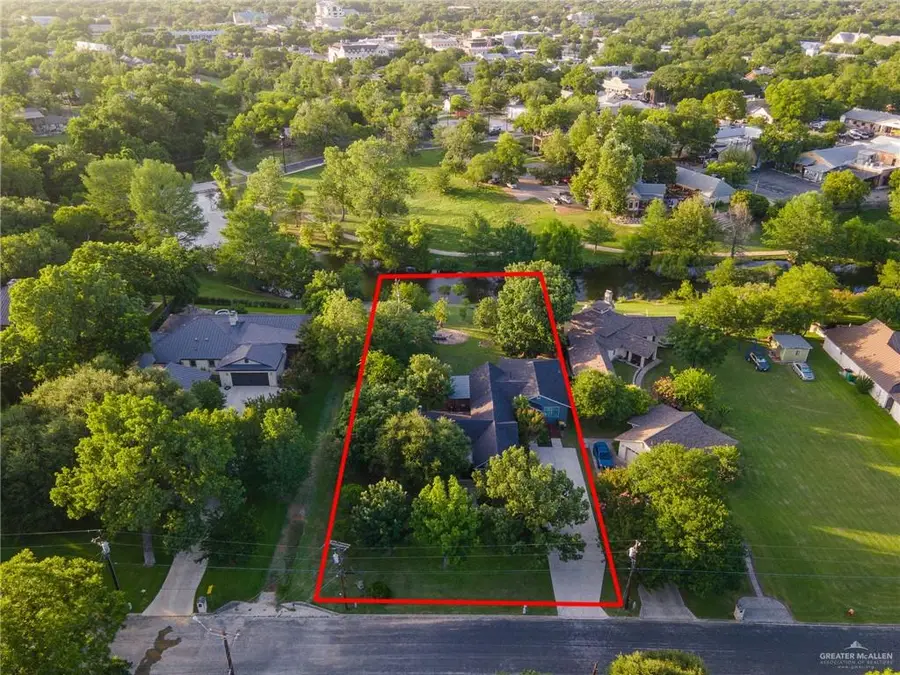 136 W Evergreen Street, Boerne, TX 78006 - Image #2