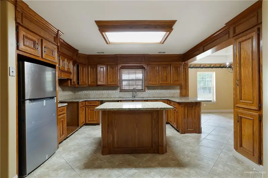 340 Lion Lake Drive N, Weslaco, TX 78596 - Image #3