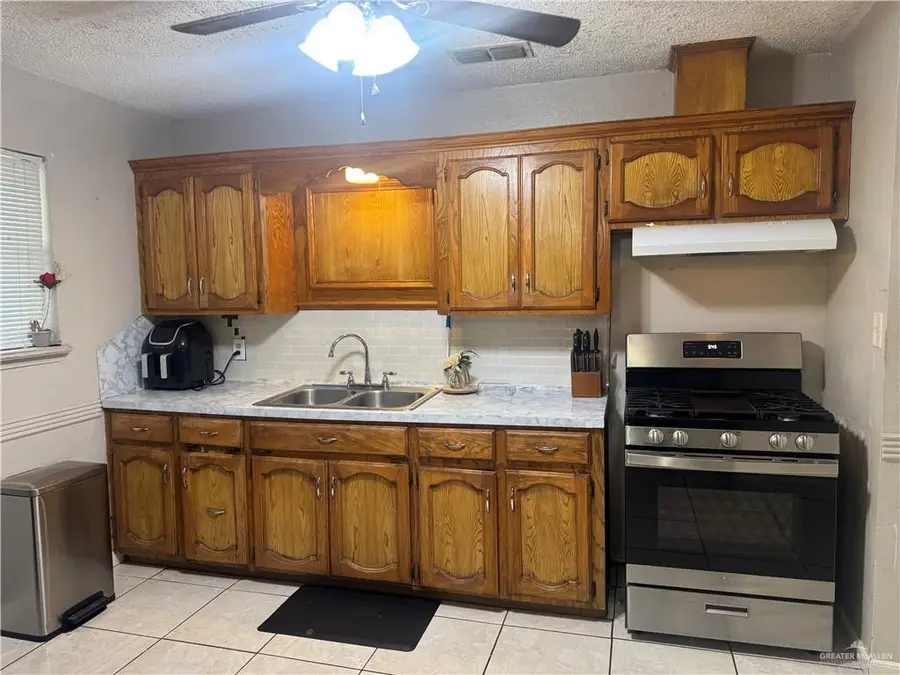 1008 S 3rd Street, Edinburg, TX 78539 - Image #2