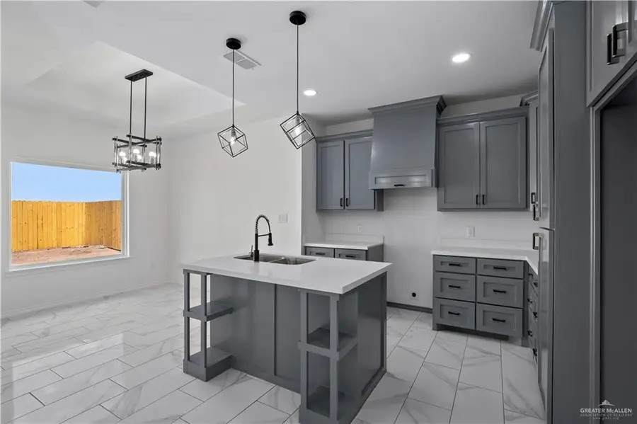 329 N Leon Avenue, Elsa, TX 78543 - Image #3