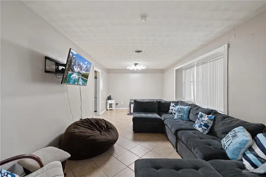 320 Violet Avenue, Mission, TX 78574 - Image #2