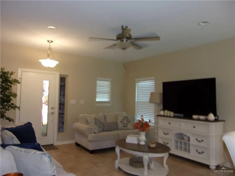 1556 E Silos Avenue, Edinburg, TX 78542 - Image #2