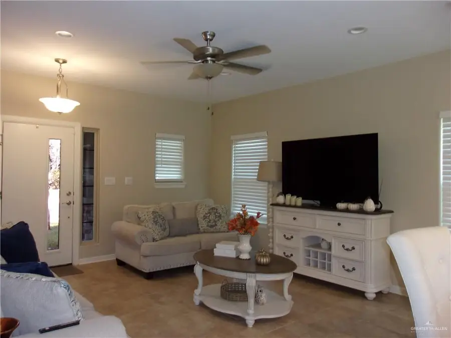 1556 E Silos Avenue, Edinburg, TX 78542 - Image #3