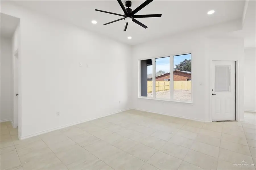 428 N Leon Avenue, Elsa, TX 78543 - Image #3