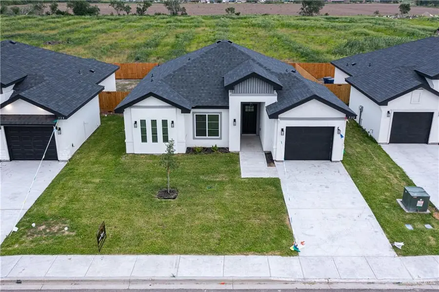 332 N Leon Avenue, Elsa, TX 78543 - Image #2