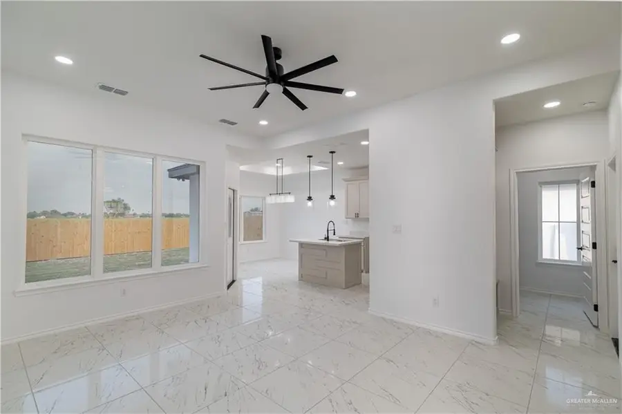 332 N Leon Avenue, Elsa, TX 78543 - Image #3