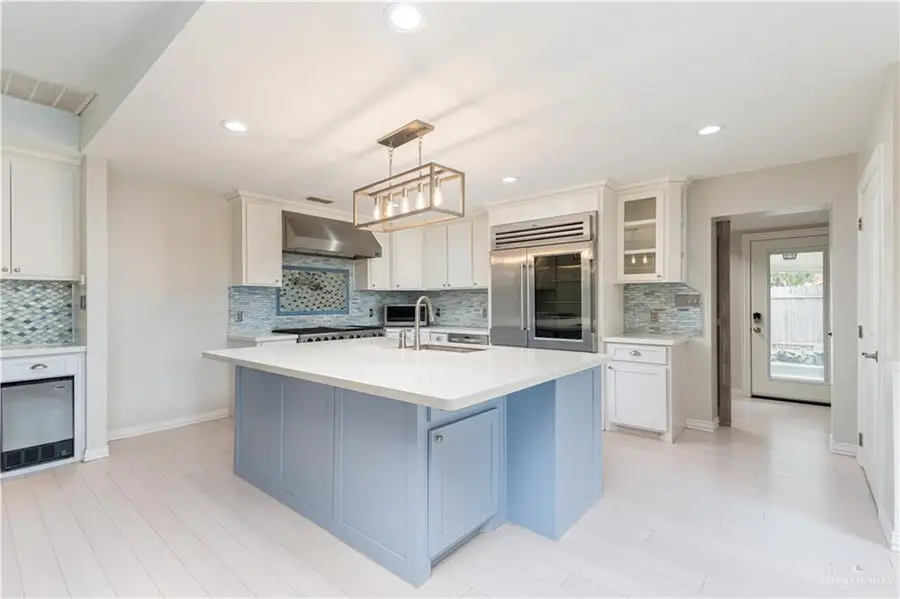 408 S Rose Ellen Circle, McAllen, TX 78501 - Image #2