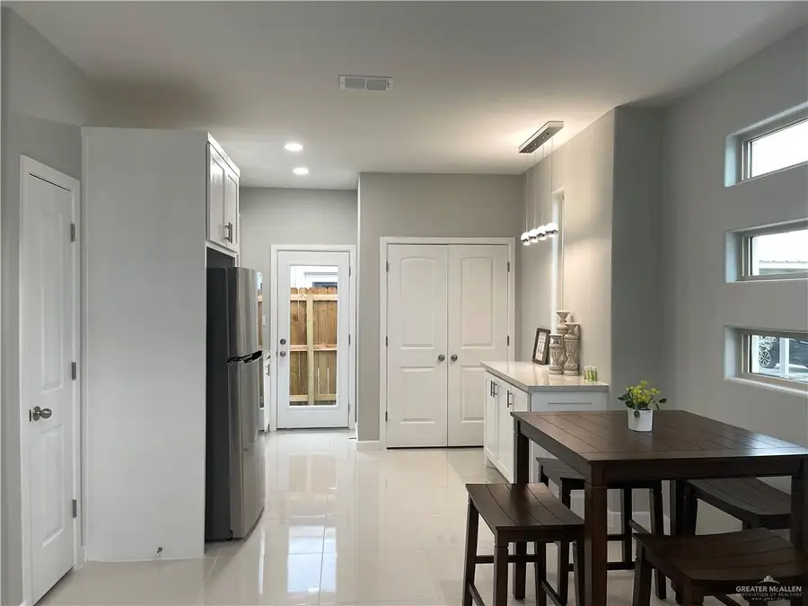 209 W St. Helena Avenue, Edinburg, TX 78541 - Image #2