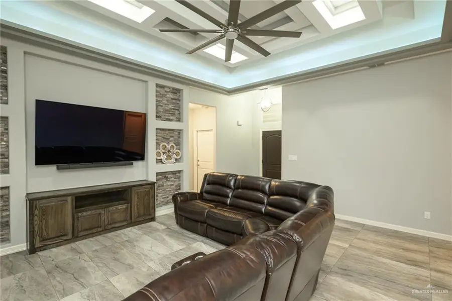 421 Dyanez Street, Mercedes, TX 78570 - Image #2