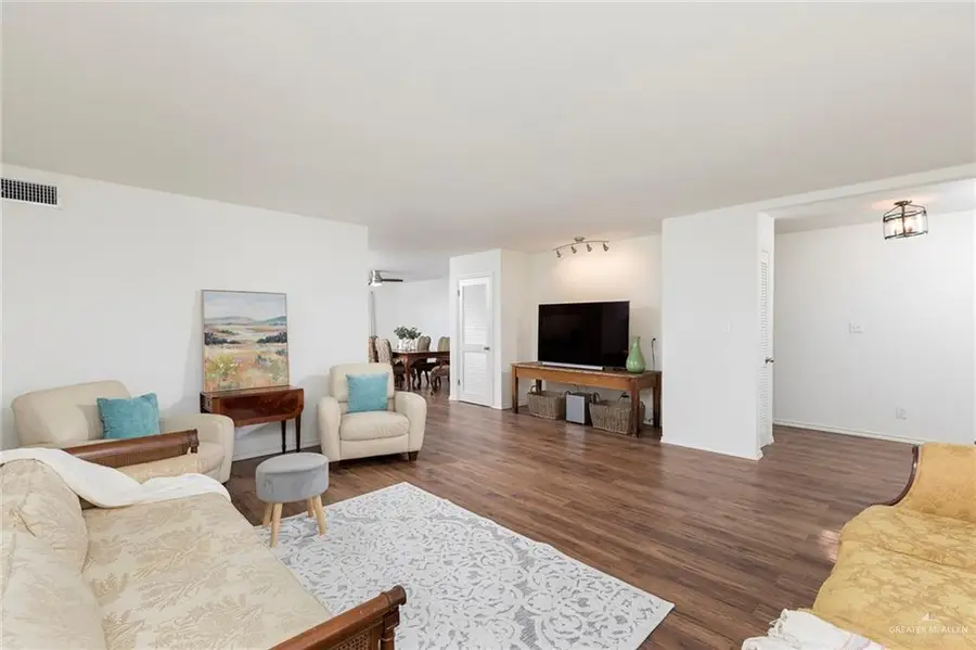 2100 S 5th Street #3, McAllen, TX 78503 - Image #3