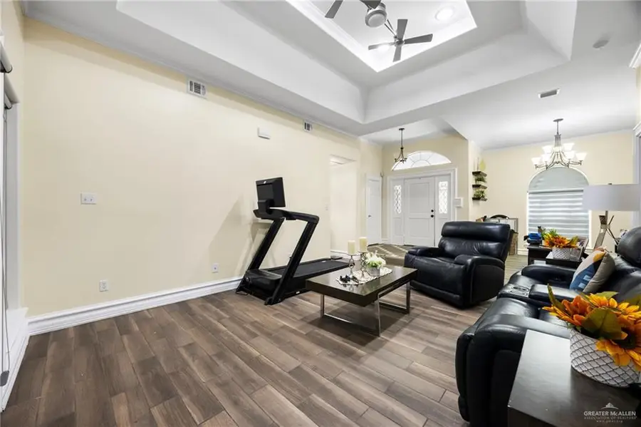 105 E Hawk Avenue, McAllen, TX 78504 - Image #2