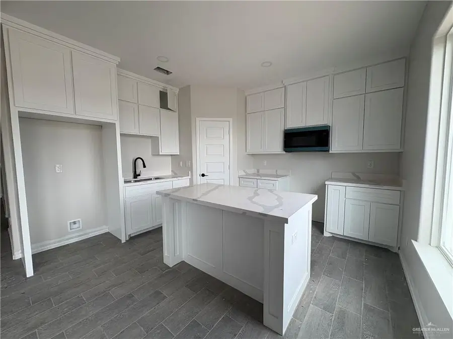 1112 Altuve Drive, Edinburg, TX 78570 - Image #3