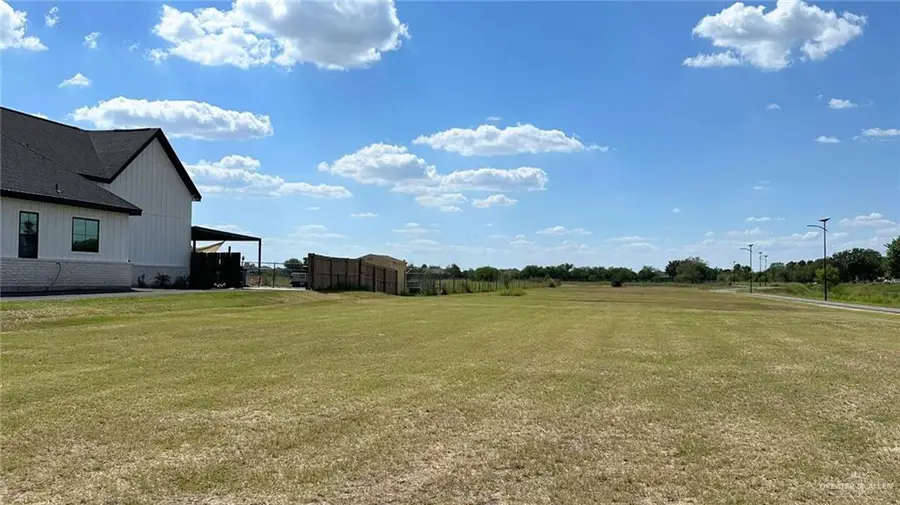 884 S Milanos Road, Weslaco, TX 78596 - Image #2