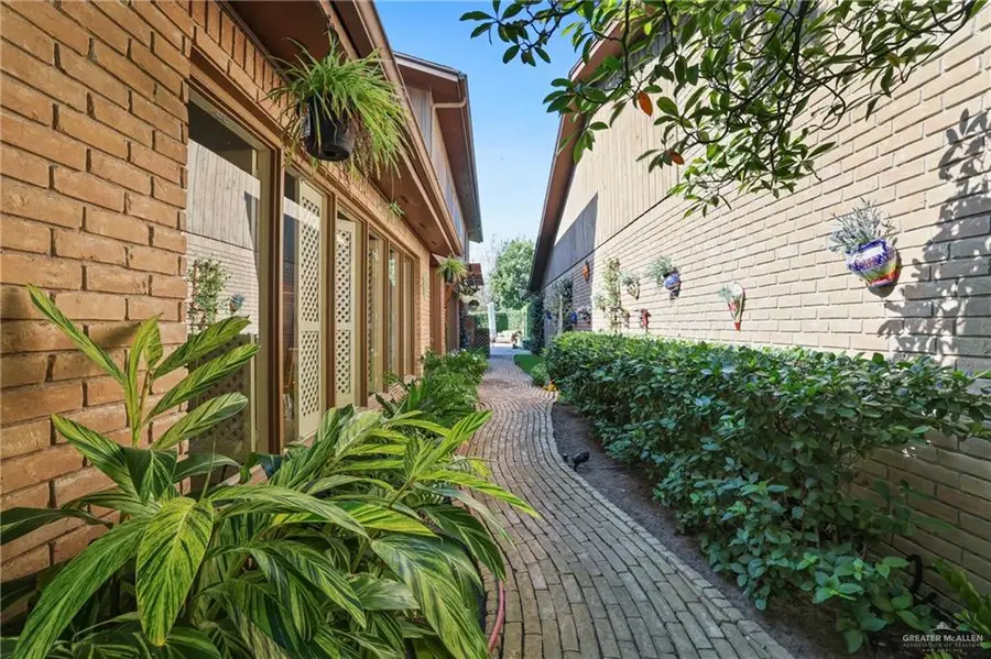 105 E Austin Avenue, Harlingen, TX 78550 - Image #2