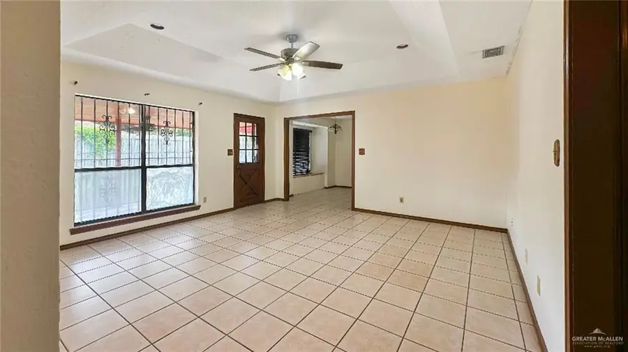 3021 Hummingbird Avenue, McAllen, TX 78504 - Image #2
