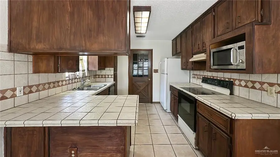 3021 Hummingbird Avenue, McAllen, TX 78504 - Image #3