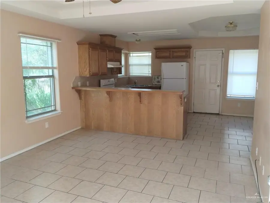 300 W Amy Drive W, San Juan, TX 78589 - Image #2