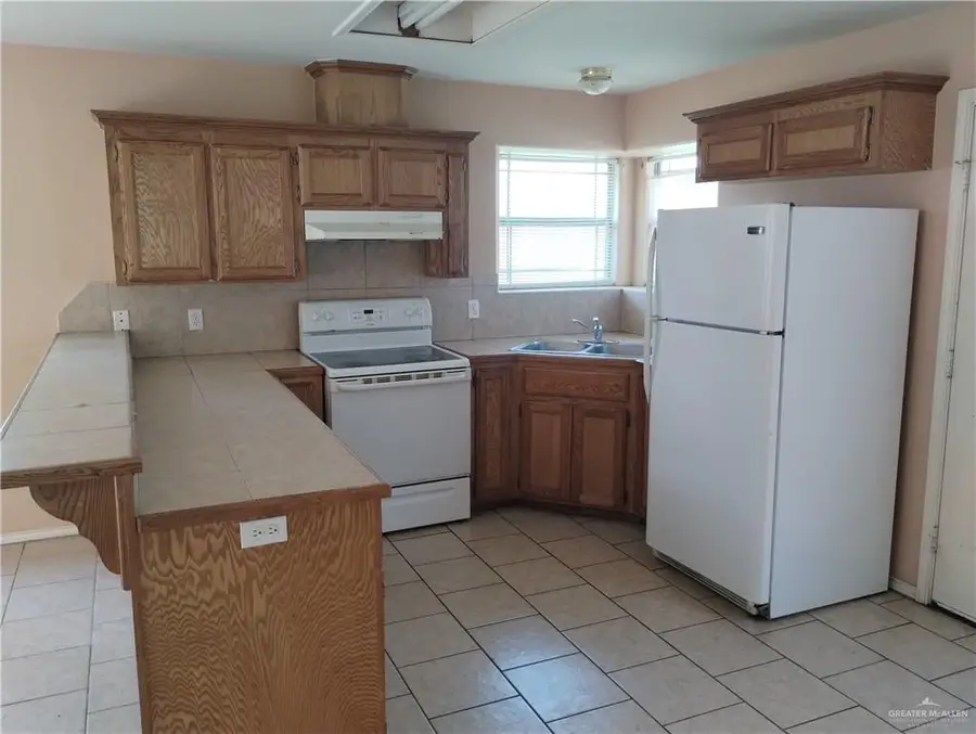 300 W Amy Drive W, San Juan, TX 78589 - Image #3
