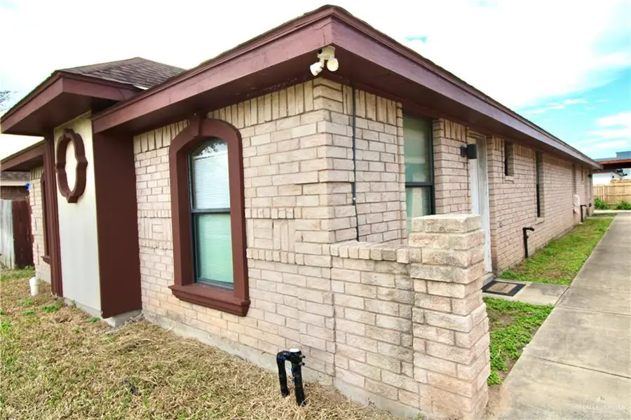709 W Bronze Street, Pharr, TX 78577 - Image #2