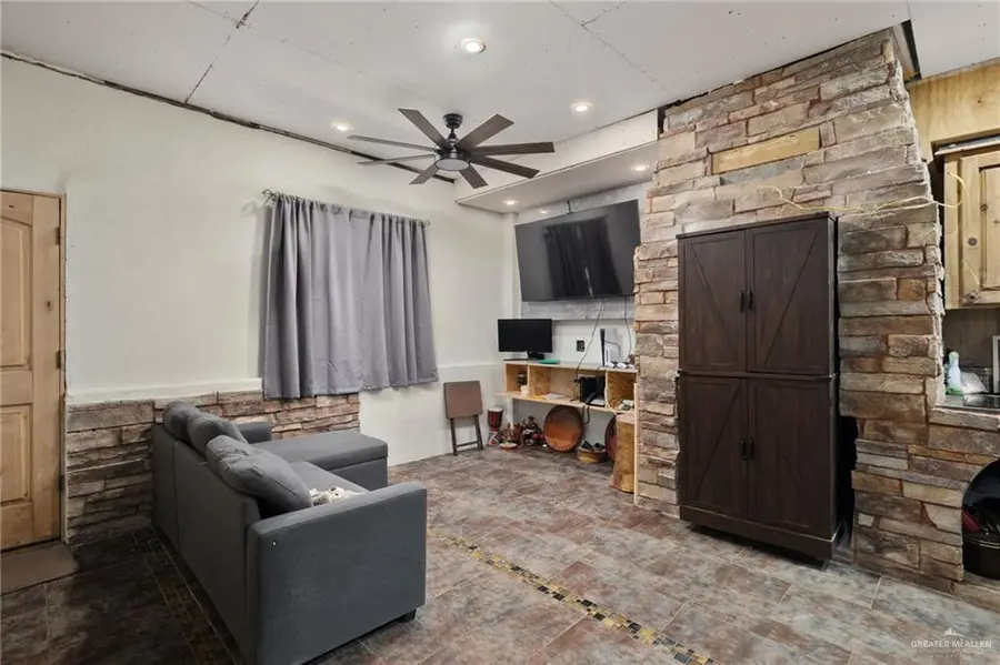 21712 N Val Verde Road, Edinburg, TX 78542 - Image #2