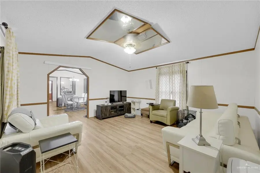 806 Post Oak Drive, Alamo, TX 78516 - Image #3