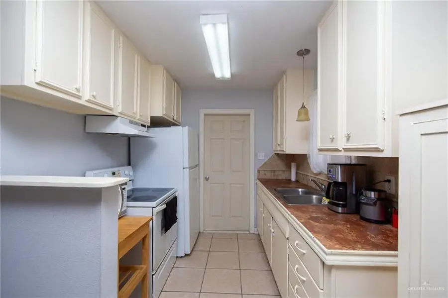 215 W Martha Louise Avenue, Edinburg, TX 78539 - Image #3