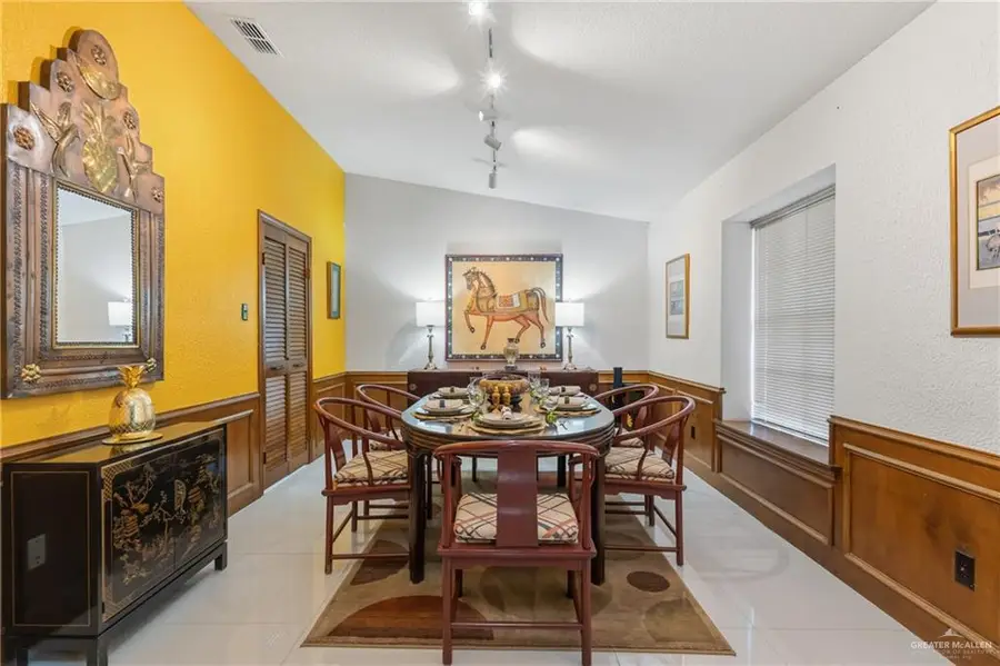 408 W Iris Avenue, McAllen, TX 78501 - Image #2