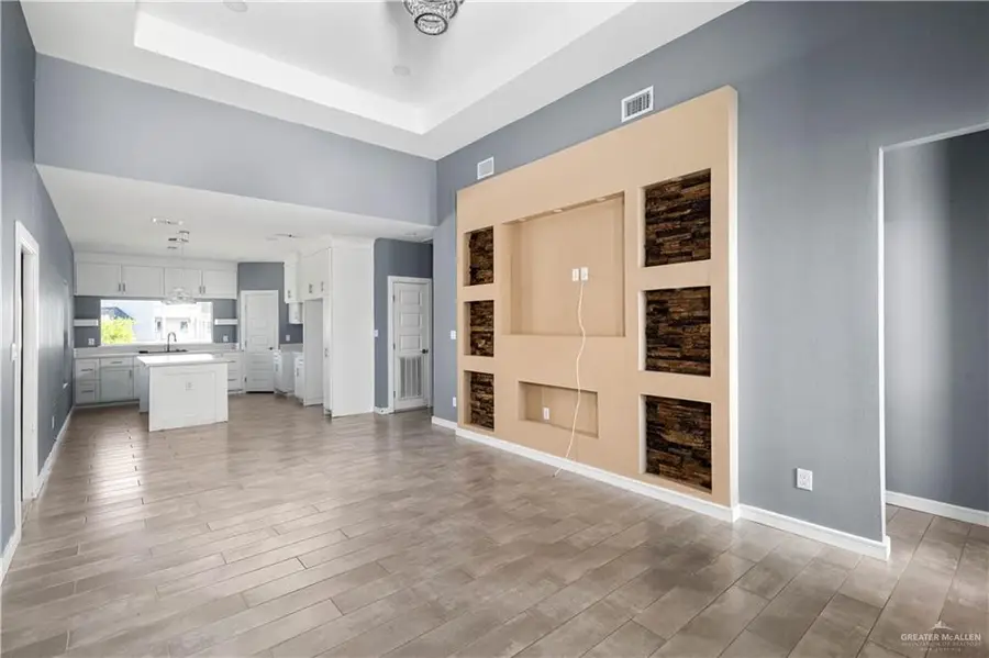 513 N Kika De La Garza Boulevard, La Joya, TX 78560 - Image #3