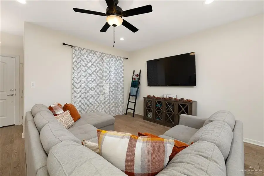 2702 N Rocky Rose Avenue, Edinburg, TX 78541 - Image #2