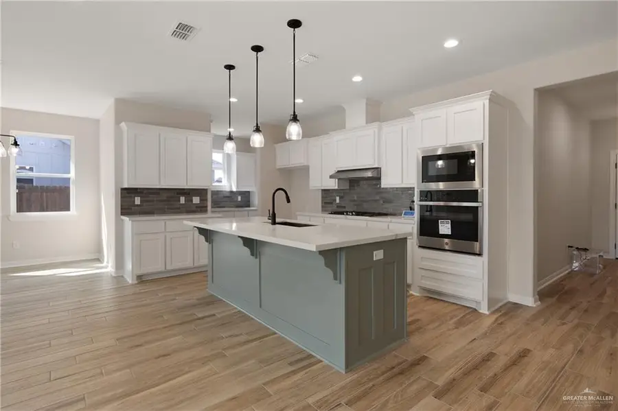 1410 E Silos Avenue, Edinburg, TX 78542 - Image #3