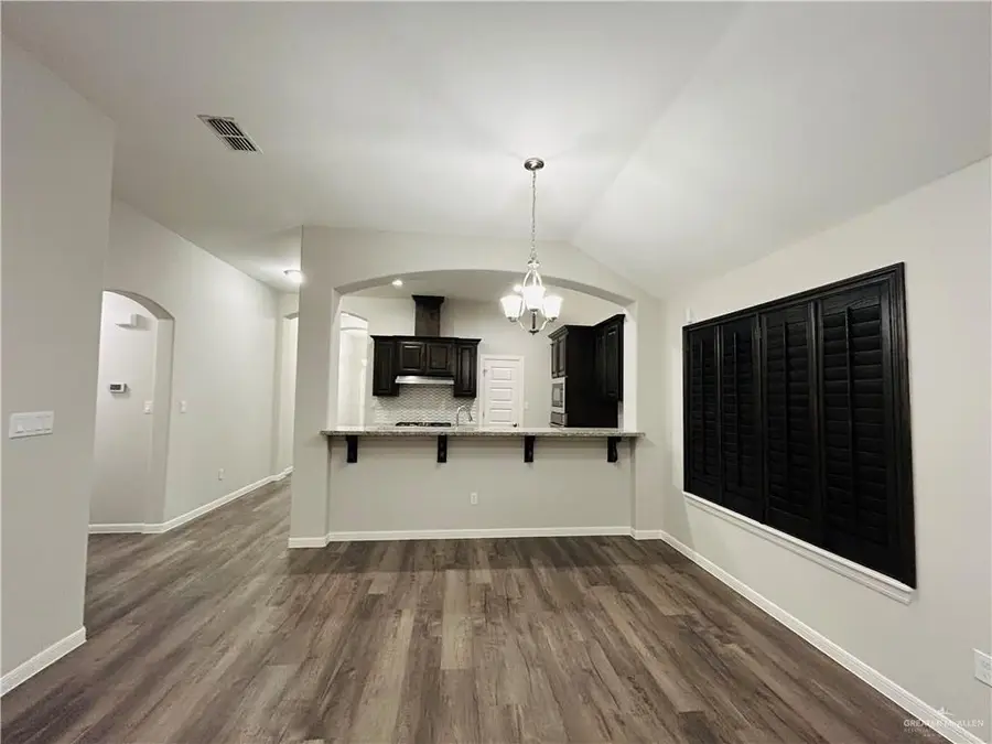 407 S Castillos Y Diamantes Street, Mission, TX 78572 - Image #3