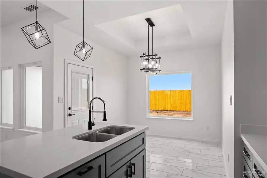 329 N Leon Avenue, Elsa, TX 78543 - Image #3