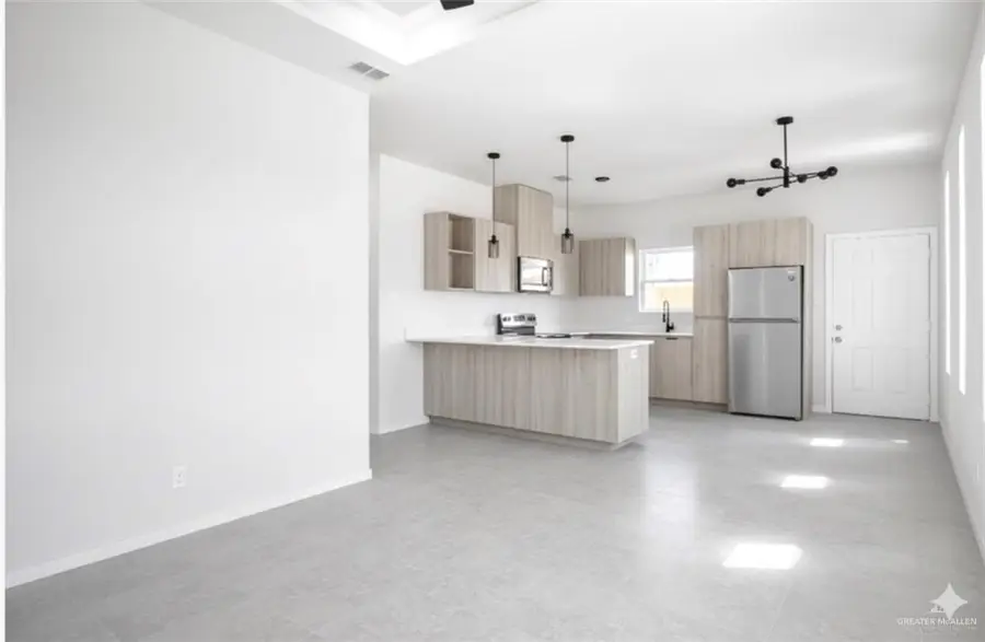 608 N Alexandrite Avenue, Edinburg, TX 78541 - Image #2
